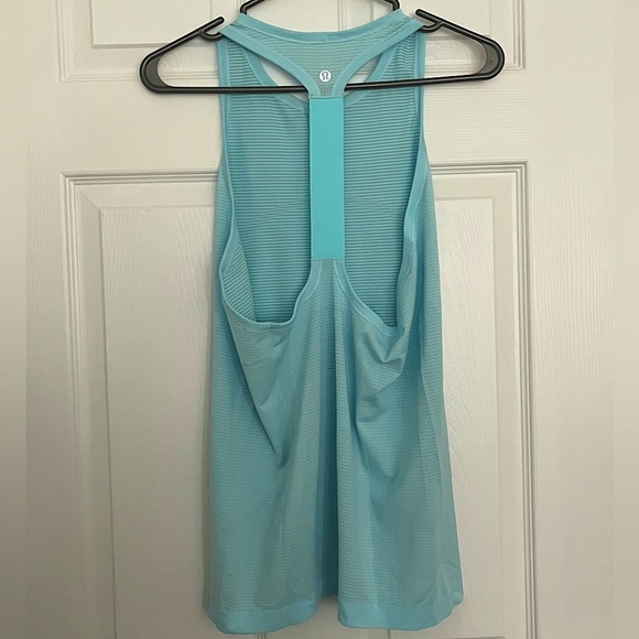 Lululemon light blue tank top size 8 - Picture 2 of 3
